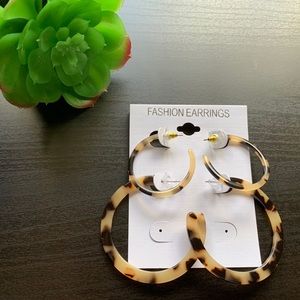 2 pc tortoise hoops w/ back piece